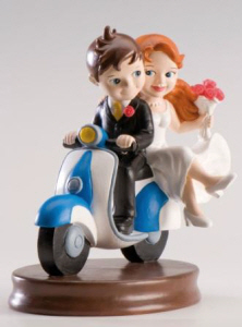 Figurine " Mariés Vespa"